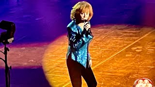 Reba McEntire Concert Knoxville - Opening/Can’t Even Get The Blues
