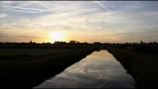 preview picture of video 'Lever de soleil sur le canal du Forez...'