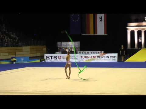 Berlin Masters 2010: Laura Jung with ribbon (show)