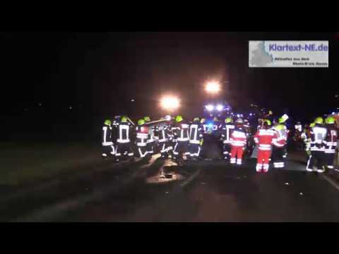 2017-01-28 Jüchen: B59 nach Verkehrsunfall gesperrt - Vier Personen verletzt