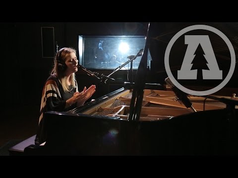 Dont Know Who I Am - Rebecca Roubion