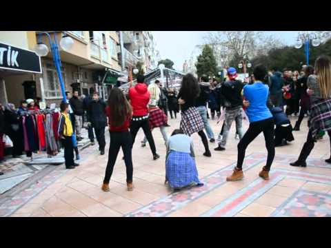 Akhisar Alışveriş Festivali Crystals Dans Akademisi Flash Mob Dans Gösterisi