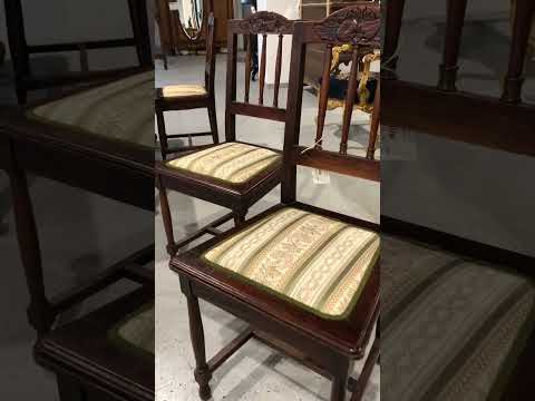 Антикварные стулья в классическом стиле