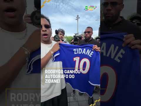 ESSA VAI PRO QUADRO, NÉ, RAYO?! O RODRYGO GANHOU UM AUTÓGRAFO DO ZIDANE! #shorts