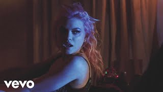 Hey Violet - Hoodie (Behind The Scenes)