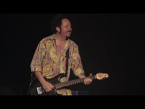 Videoclip de Afraid of Love (Live) — Toto