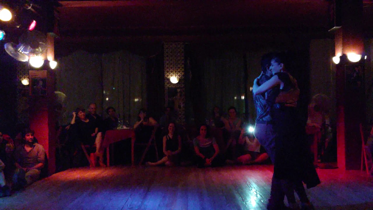 Mariela Sametband y Guille "peque" Barrionuevo. Milonga Mandinga. Uruguay 2019 4/4