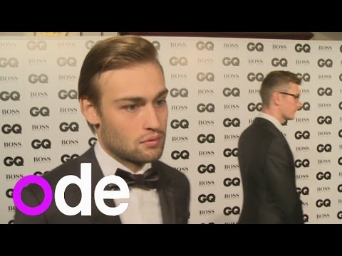 GQアワード。ダグラス・ブースが新作『ライオット・クラブ』と友人との交流について語る (GQ Awards: Douglas Booth talks new film Riot Club and catching up with friends)