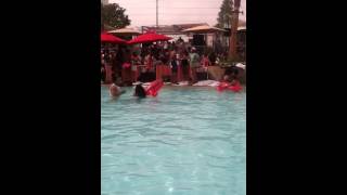 Gabe Saporta (Cobra Starship)-  #1Nite (clip)