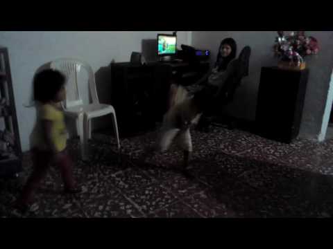 Niños bailando swagga