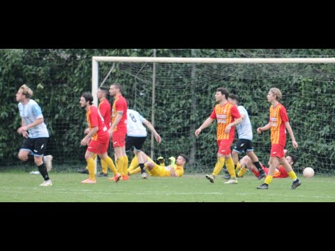 Calcio, clamoroso Mazza: il portiere della Serenissima prima para un rigore, poi segna il 2-2