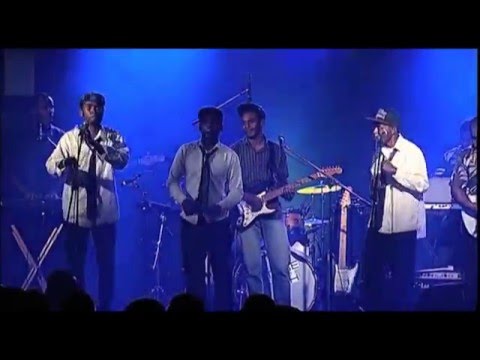 Via ni Tebara singing "Via ni Tebara" at the FPRA Music Awards 2015