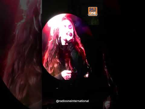 Selena Gomez joined Coldplay’s Chris Martin and H.E.R on stage at the Rose Bowl!