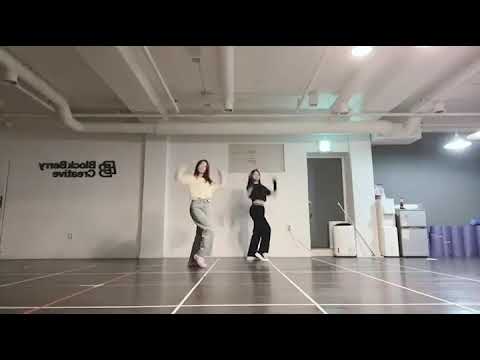 Choerry and Hyunjin covering I CANT STOP ME by TWICE LOONA Kick #236