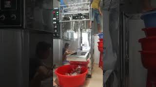 Vinagreen bàn giao máy đóng gói cho khách