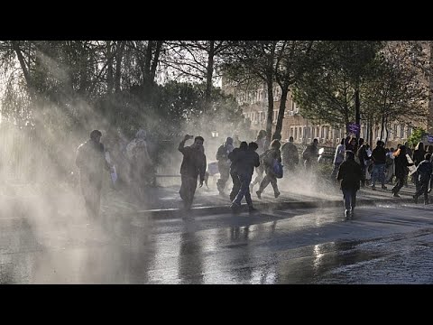 Video Thumbnail: Israeli army clashes with Palestinians during north Jerusalem raid