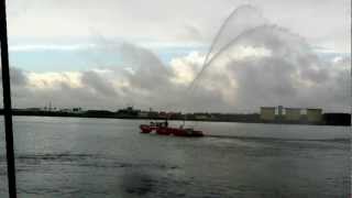 preview picture of video 'fireboat Amsterdam Fire Brigade'