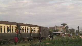 preview picture of video 'Rush Hour Train Nairobi'