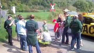 preview picture of video 'ADAC rettet Maiwanderung der Heuschrecken Bad Schwalbach'