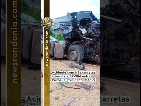Acidente com três carretas interdita a BR-364 entre Cacoal e Presidente Médici