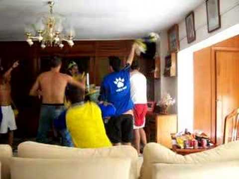 celebrando el penalti de Abraham Paz 18/06/05