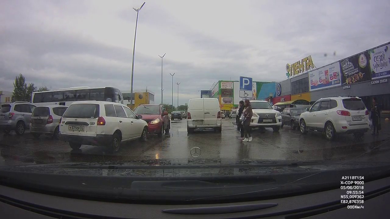 Перепутала педали автоледи в Новосибирске