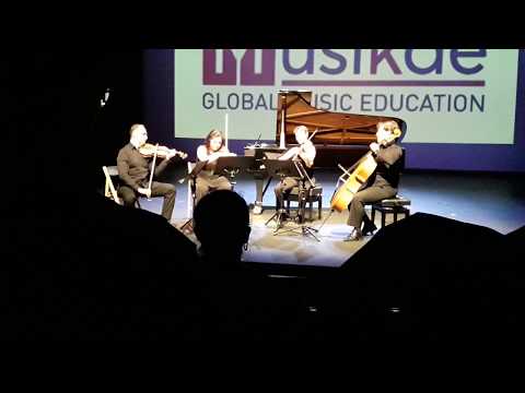 Komitas/Aslamazyan - Al Ayloughs (The red shawl)