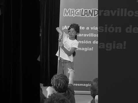 Le dice a sus compañeros que se callen porque se ha roto la varita ???? #MagoPar
