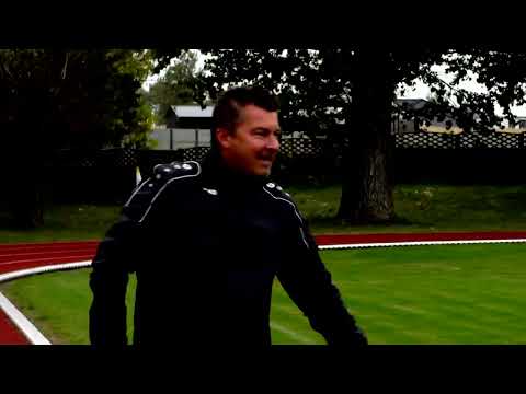 Faul i rzut karny dla Płomienia w meczu z Zamek Gołańcz - strzela D. Kaczmarek