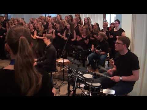 Die ganze Kirche singt "Freedom is coming" - Unity-Chor - Ltg.: Vera Hotten