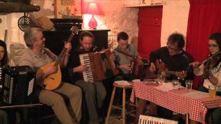 Arú play the Thatch Bar in Ballyshannon: Traditional Irish Music from LiveTrad.com