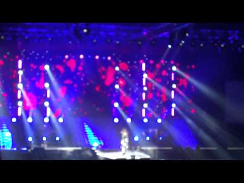 Rebecca Ferguson singing make you feel my love♥