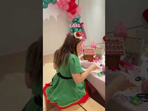 GINGERBREAD HOUSE COMPETITION! 🎄🤩