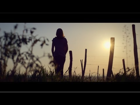 Hannah Scott - The Space In Between (OFFICIAL VIDEO)