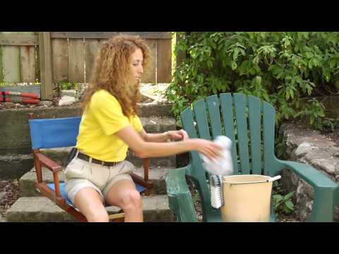 Cleaning plastic deck chairs