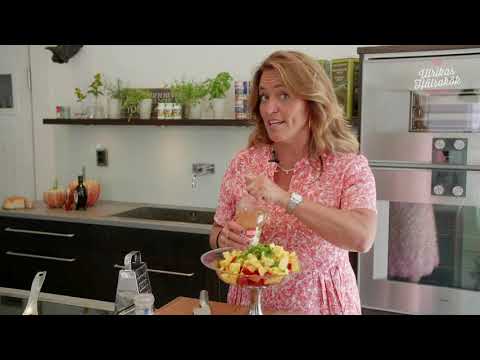 Fruktsallad med vit choklad och rostade madelspån