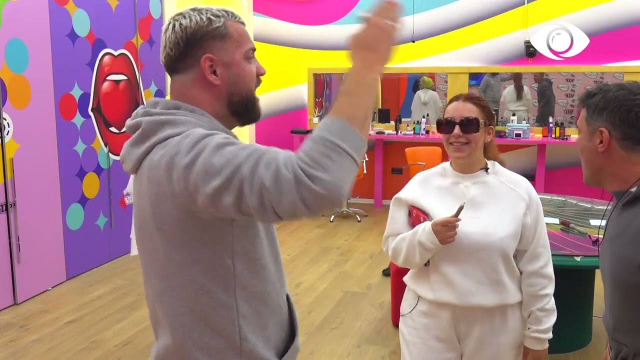 Luizi krijon një këngë për Maestron