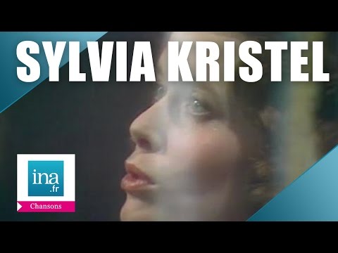 Sylvia Kristel "La Chanson d'Emmanuelle" (live officiel) | Archive INA