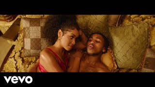 MEET ME IN THE LOBBY Lyrics English Translation