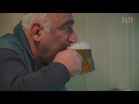 "Сосиски и пиво, как все любили раньше" - уже 53 года этот ресторанчик в Тбилиси сохраняет стиль