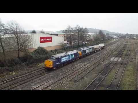 37607,37612 passes 56302 and 56087 at Gloucester yard jn 21/12/16