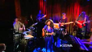 Corinne Bailey Rae  - Diving For hearts  - In Live - 2010 -.avi