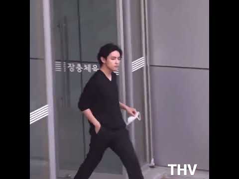 taehyung leaving   the mnet m countdown pre-recording❤