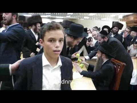 Simchas Beis Hashoeva 5777 With The Eisenberger Rebbe In Heichal Hatefilah