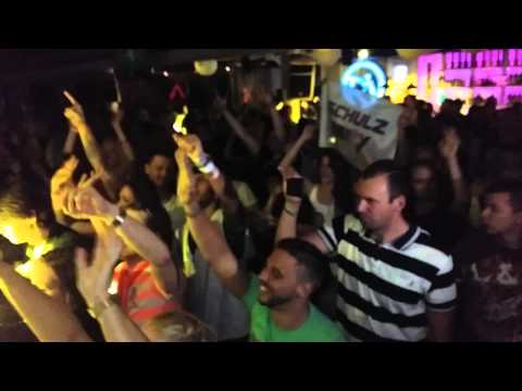 Markus Schulz drops Nifra feat. Seri - Army of Lights in Café Del Rio, Budapest 2015 Aug 21