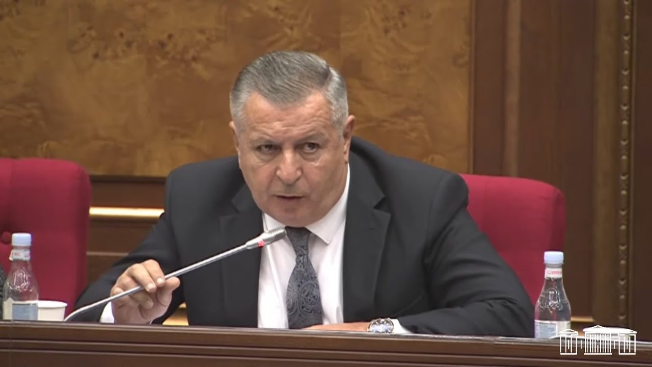 Եթե ԼՂ-ից բռնահանվածը գնա արտերկիր, էլի թոշակ կստանա՞․ Բագրատյանը` նախարարին