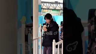 Download lagu 看到她的表情，我就知道这杯奶茶绝了！ Her Reaction Says It All — This Milk Tea Must Be Incredible! #田曦薇 mp3