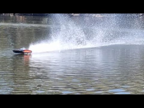 Proboat Blackjack 42 powersliding on 6s rc boat bitz prop