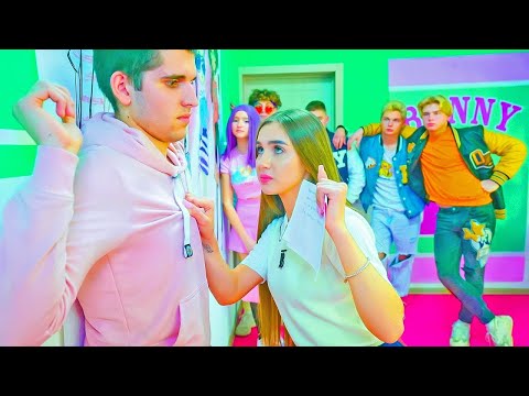 Чирлидерсице и кошаркашице имају план! | Дајана је сазнала планове лудог обожаватеља!