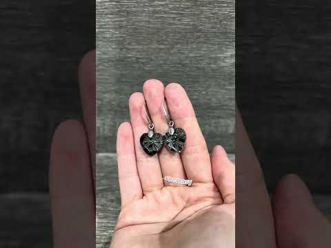 Подарок девушке серьги с цирконами "Сердечки черный алмаз" в серебристой оправе в сувенирной коробочке - фото 2 - id-p2518630128